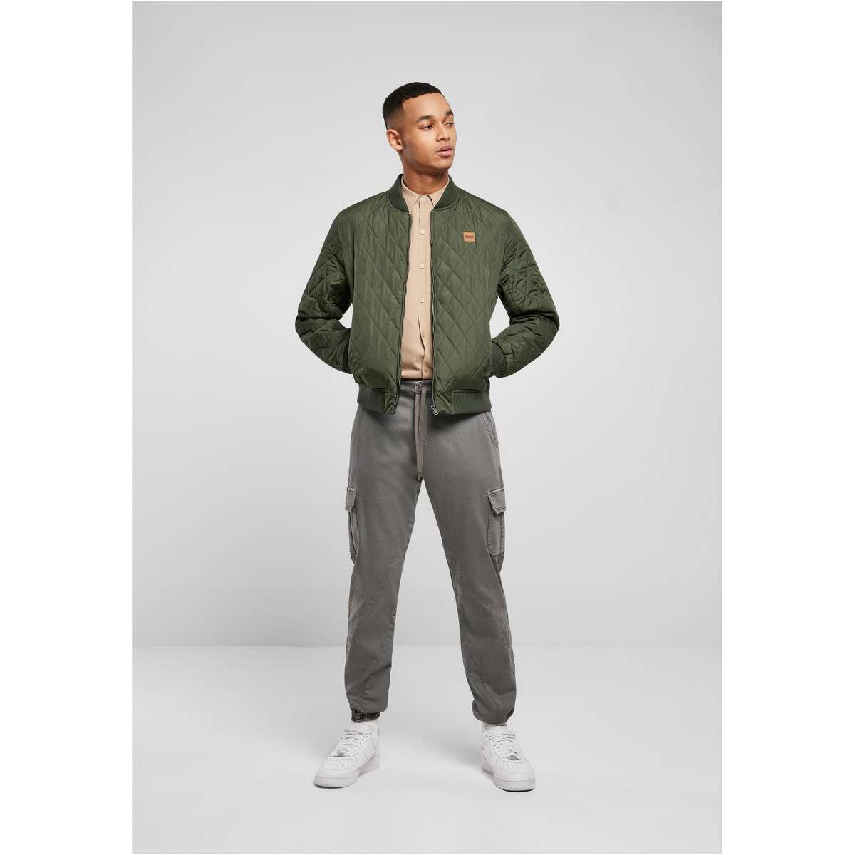 URBAN CLASSICS MEN’S REGULAR FIT POLYESTER DIAMOND QUILT NYLON JACKET TB862 OLIVE