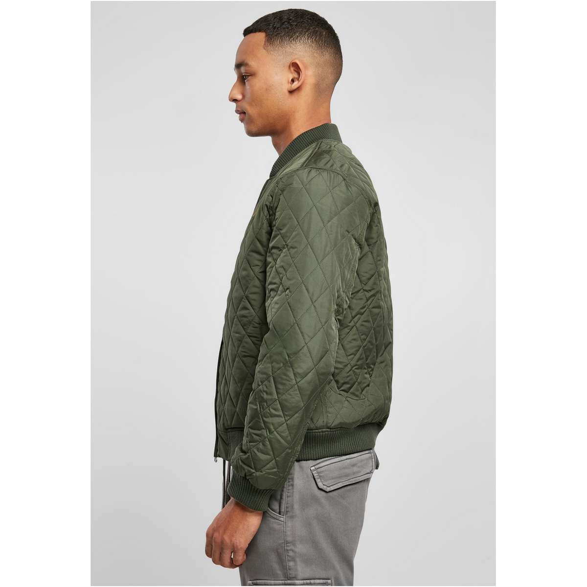 URBAN CLASSICS MEN’S REGULAR FIT POLYESTER DIAMOND QUILT NYLON JACKET TB862 OLIVE