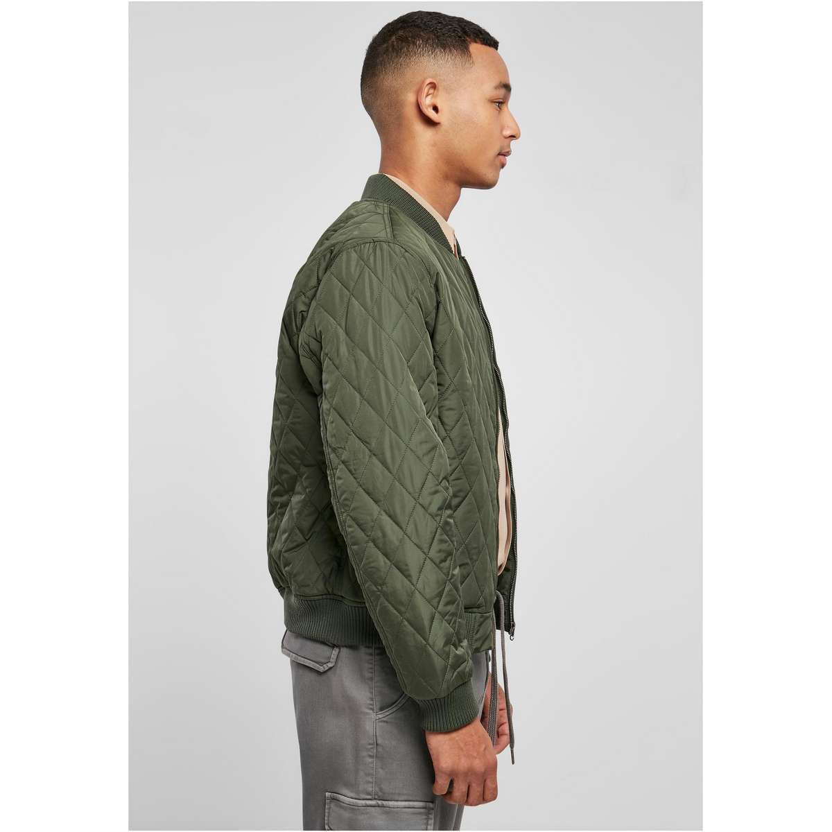URBAN CLASSICS MEN’S REGULAR FIT POLYESTER DIAMOND QUILT NYLON JACKET TB862 OLIVE