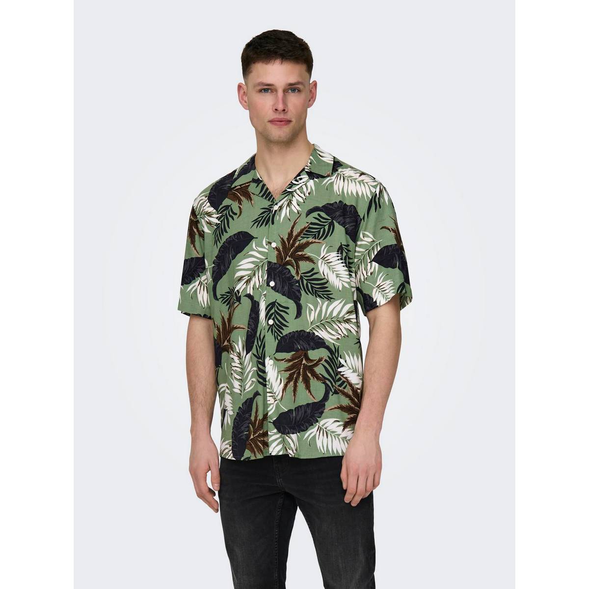 ONLY & SONS REGULAR FIT LIFE AOP SS VISCOSE SHIRT 22028616 HEDGE GREEN