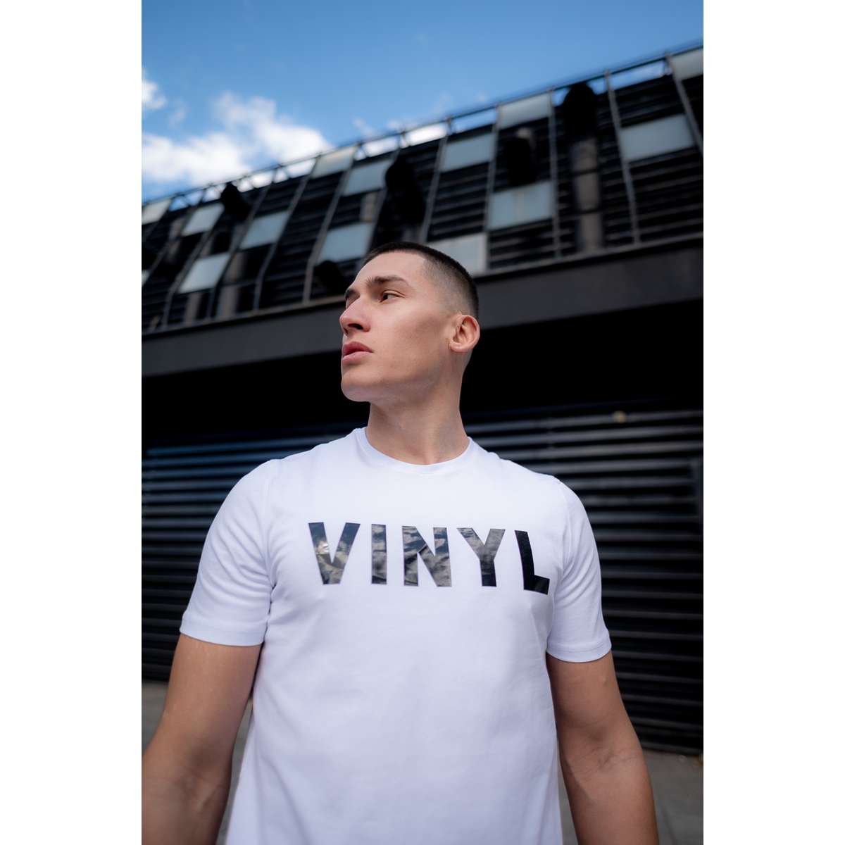 VINYL ΜΠΛΟΥΖΑ ΜΕ ΤΥΠΩΜΑ ΛΕΥΚΗ COTTON REGULAR FIT ΑΝΔΡΙΚΗ