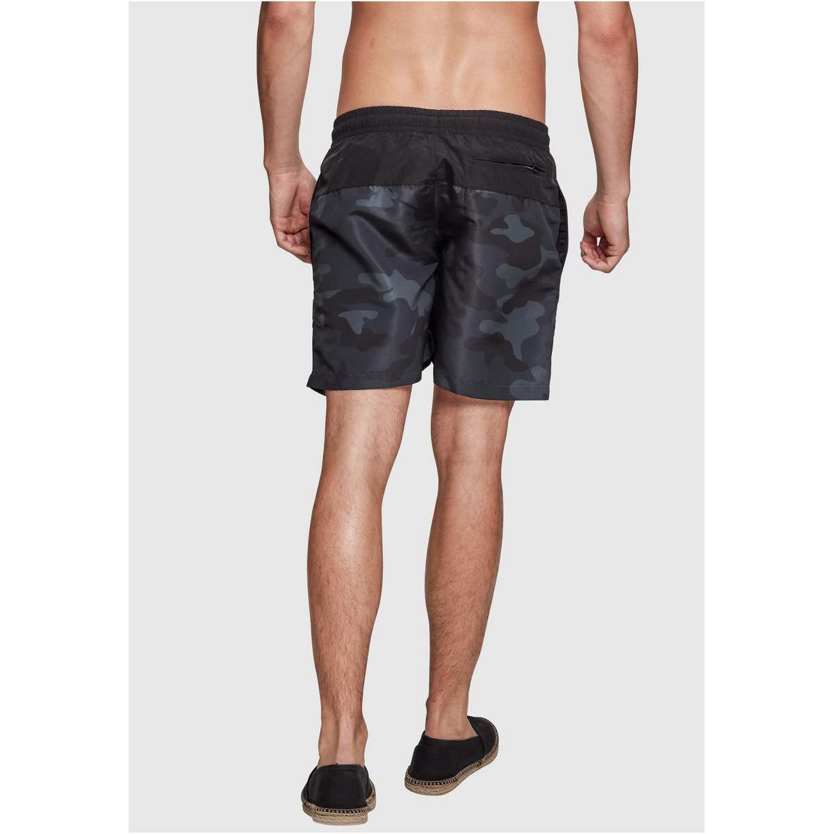URBAN CLASSICS MEN΄S REGULAR FIT POLYESTER SWIM SHORTS BLACK/DARKCAMO - Μαύρο / Παραλλαγή  - XL