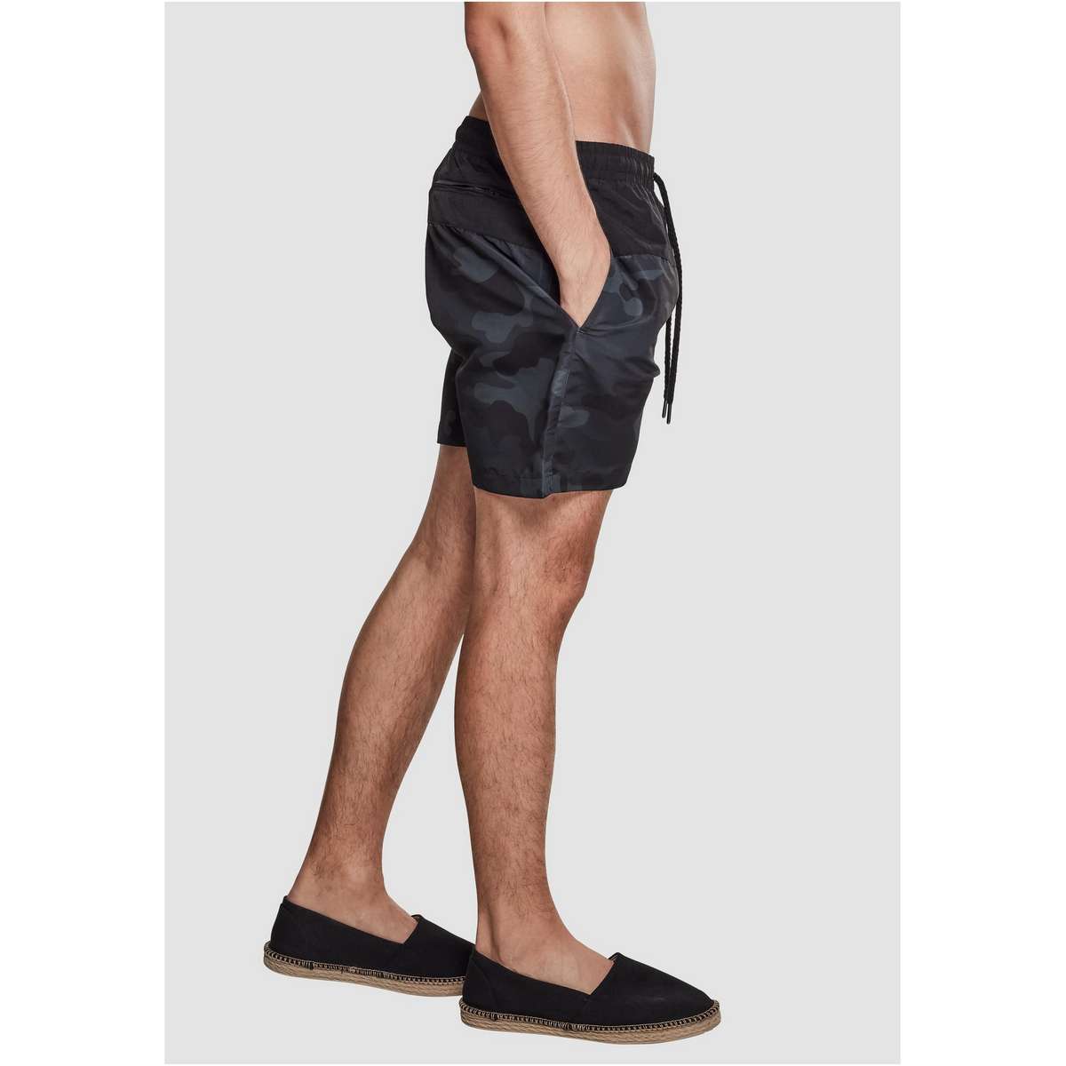 URBAN CLASSICS MEN΄S REGULAR FIT POLYESTER SWIM SHORTS BLACK/DARKCAMO - Μαύρο / Παραλλαγή  - XL